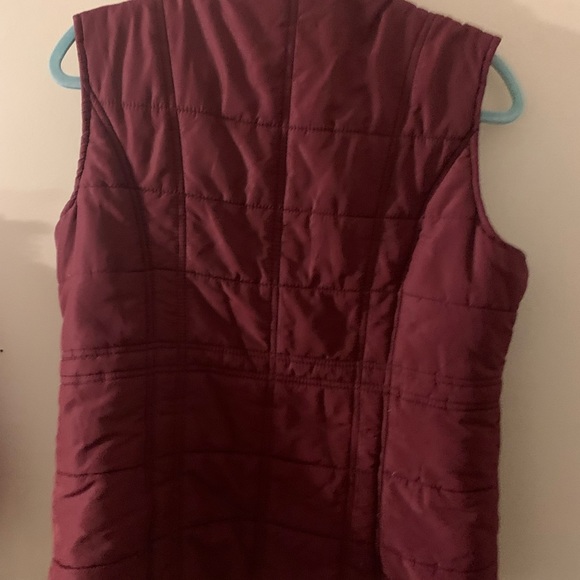 Weatherproof burgundy puffer vest ⭐️ - Picture 8 of 10